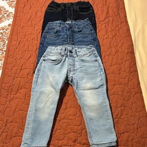 EUC Oshkosh Set of Three Denim Jeans for Kids - Size 2T